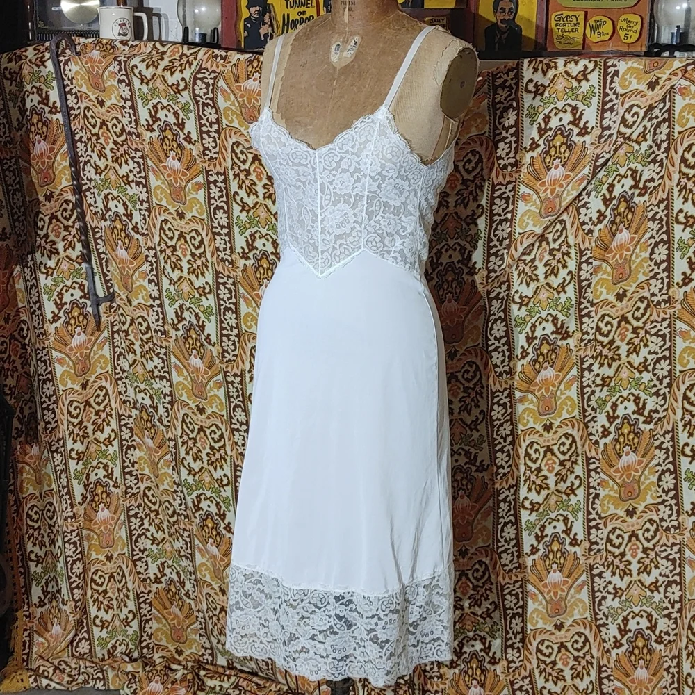 Vanity Fair euc lace
